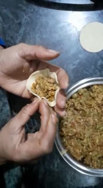 वेज आटा मोमोज (veg aata momos recipe in Hindi) रेसिपी चरण 4 फोटो