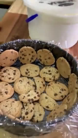 Foto del paso 2 de la receta: Pastel De Nieve de Vainilla con Galletas Chispas de Chocolate