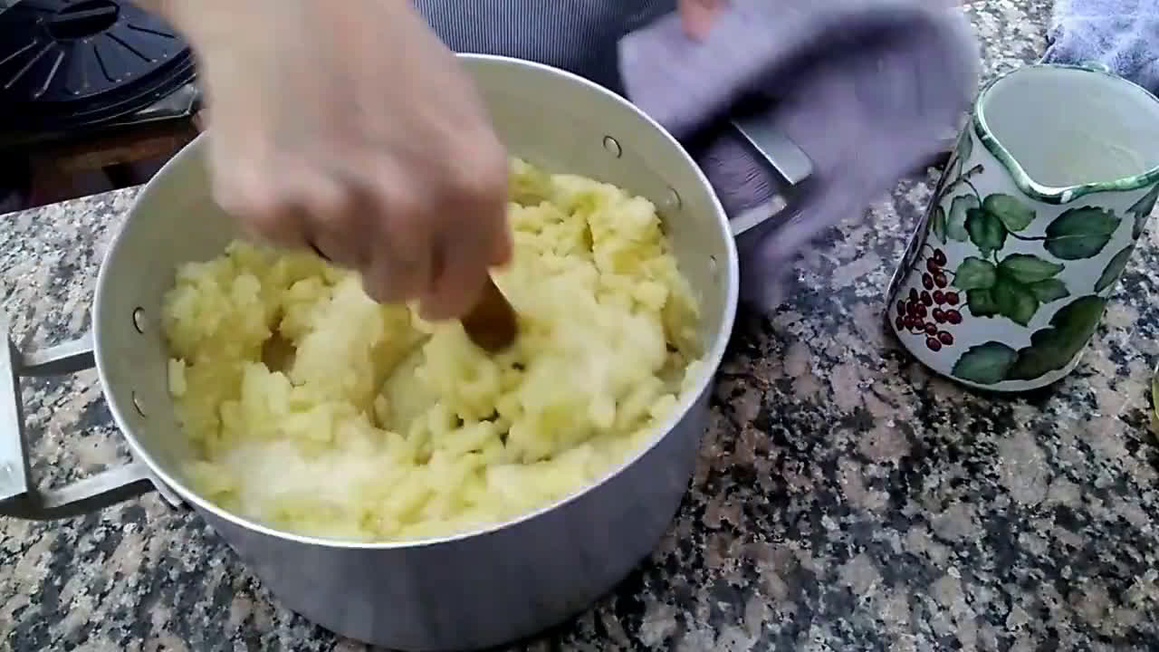 Foto del paso 2 de la receta: Milanesas a caballo con puré de papas cremoso
