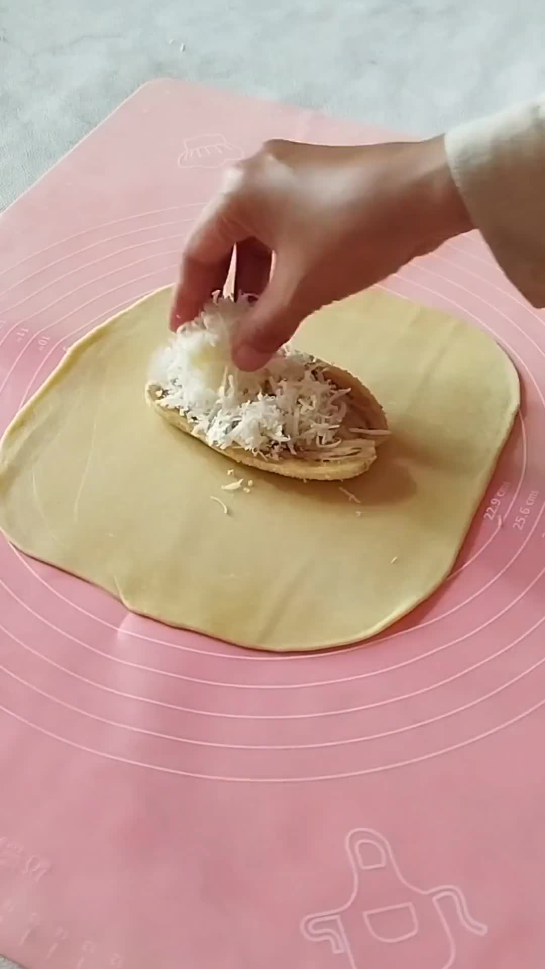 Foto langkah ke 6 dari resep Banana Strudel.