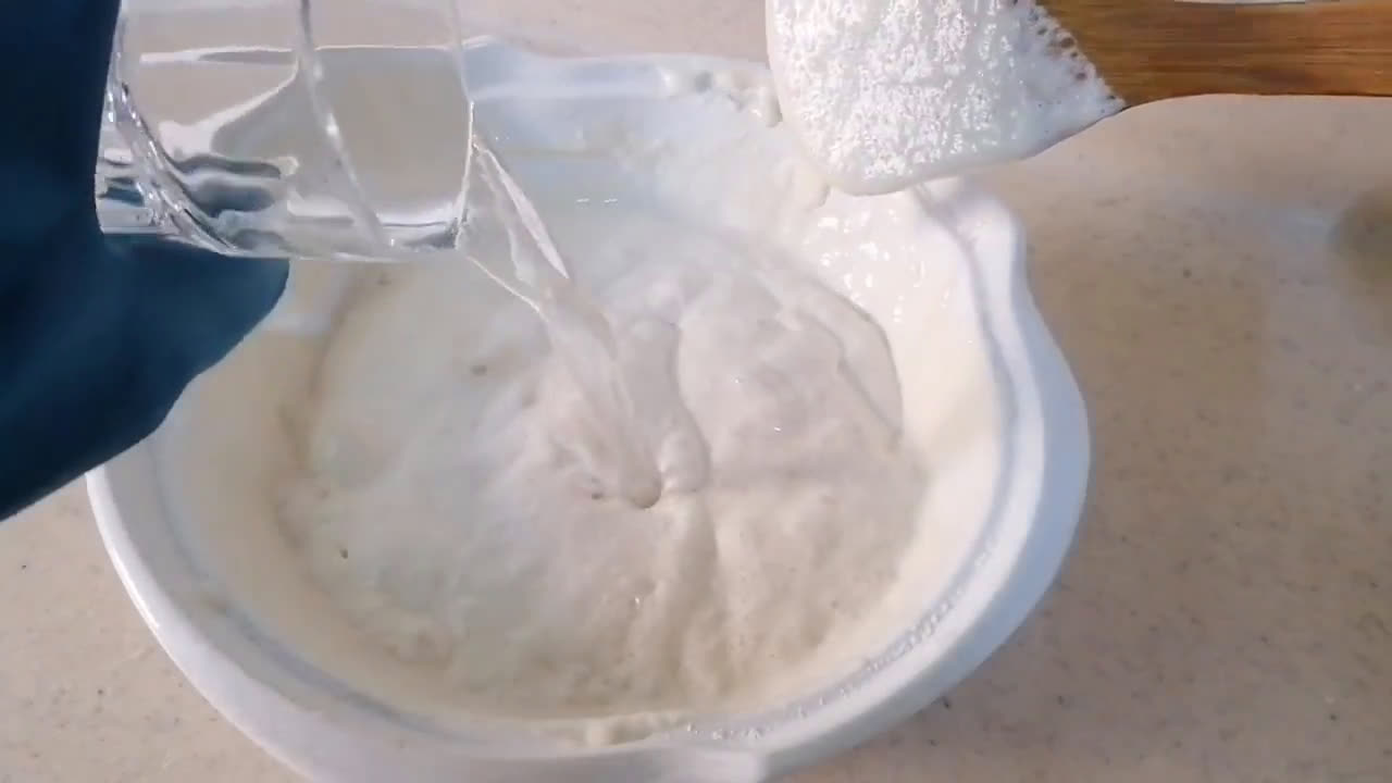 صورة لخطوة 4 من وصفة عجينه قطايف بدون سميد 🥟