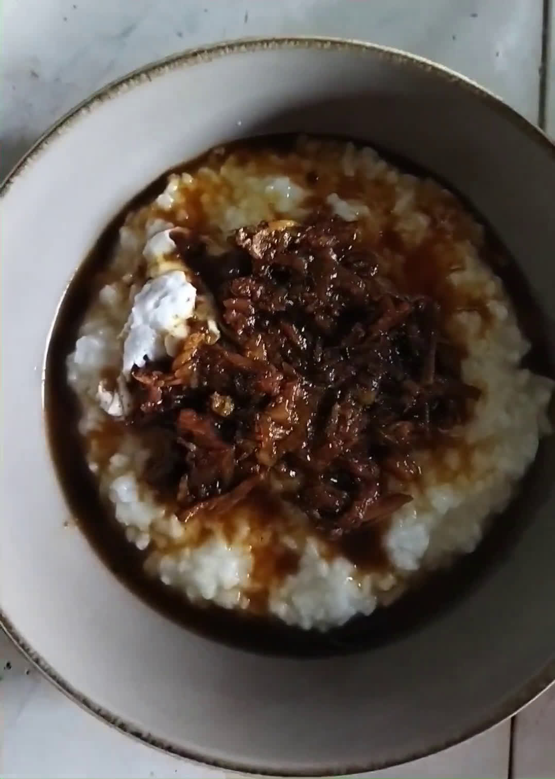 Foto langkah ke 4 dari resep Congee (Bubur Nasi Semur Sisa dengan Telur Rebus).