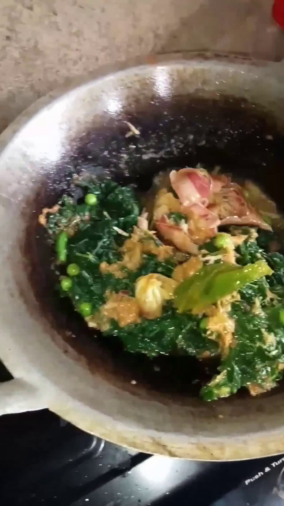 Foto langkah ke 4 dari resep Gulai Daun Ubi.