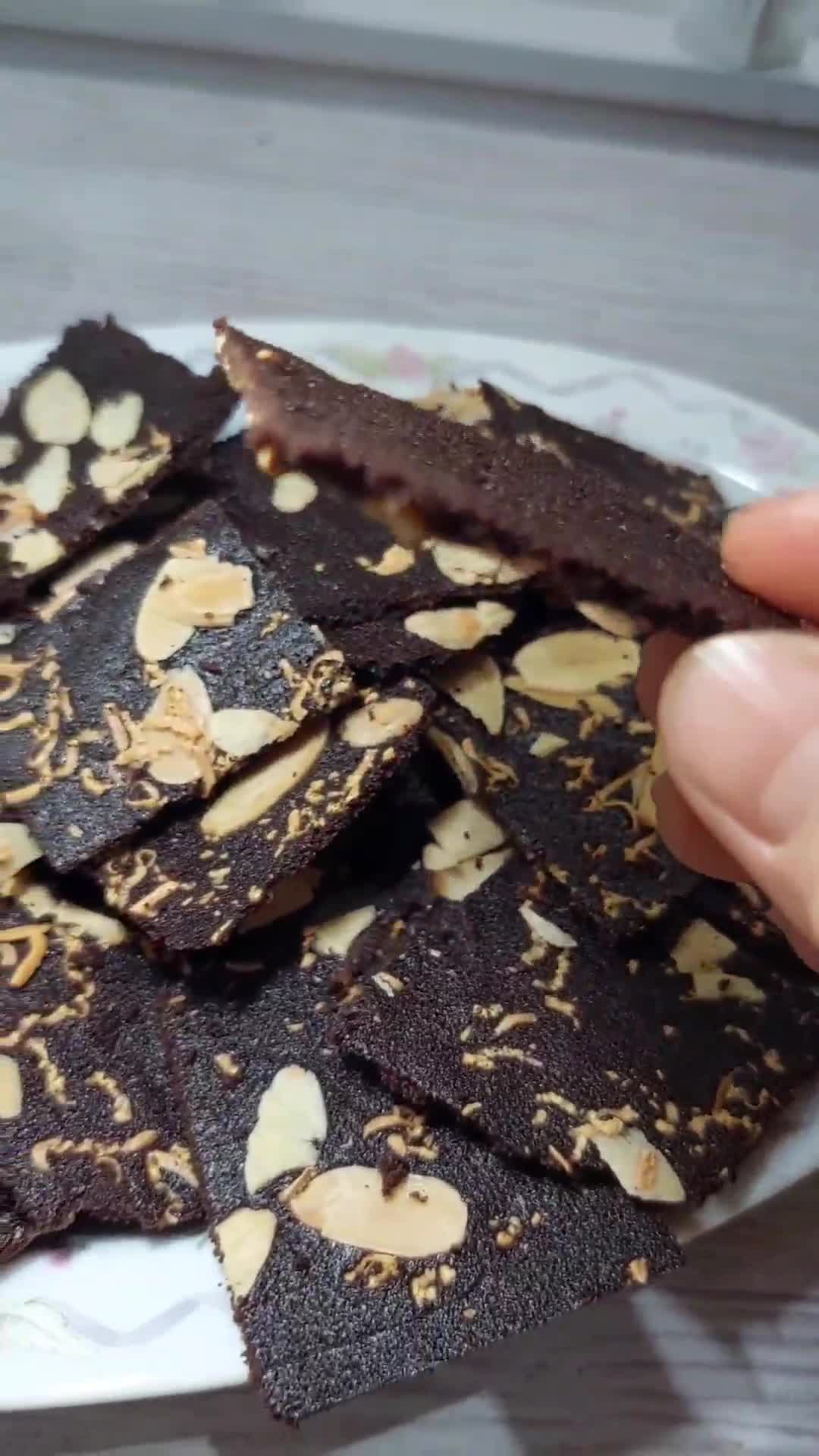 Foto langkah ke 6 dari resep Crispy Brownies (393).