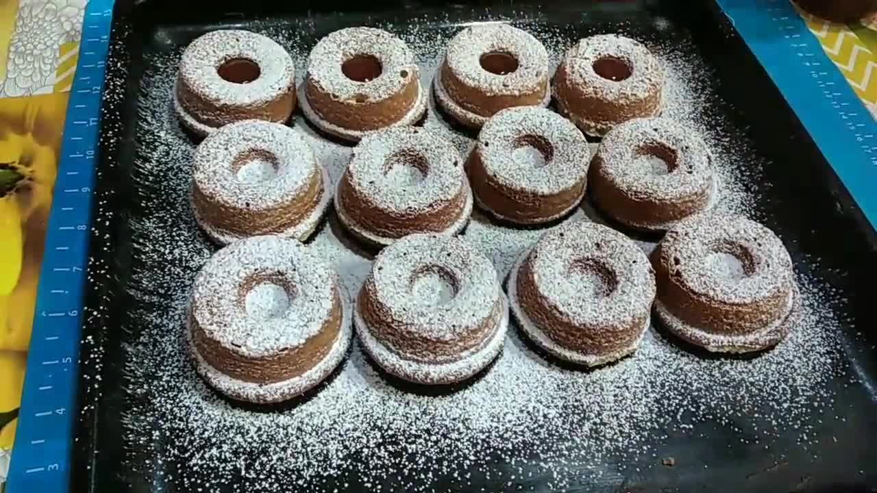 صورة لخطوة 31 من وصفة ميني كيك بالياغوورت ب 2 حبات بيض فقط يخرج 12الحبة