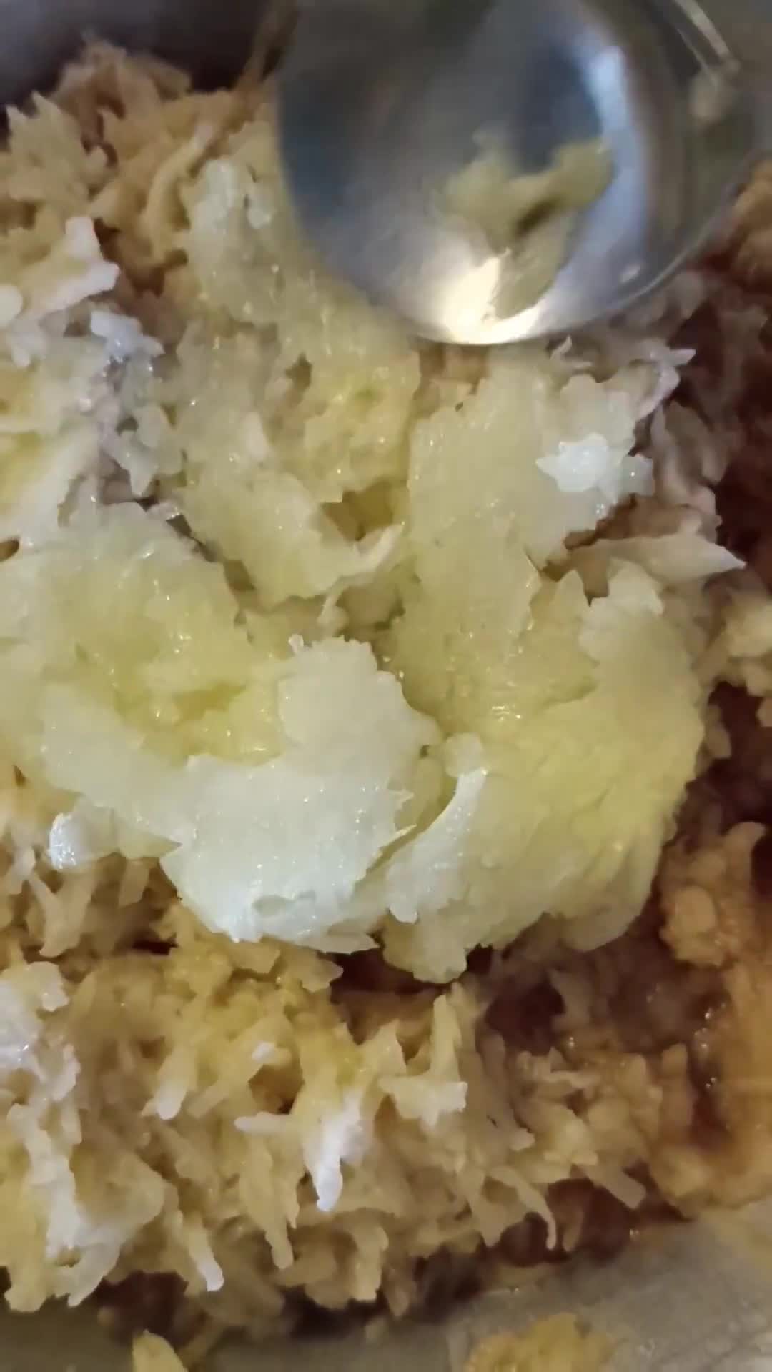 Foto langkah ke 1 dari resep Gamjajeon (Pancake Kentang Korea).