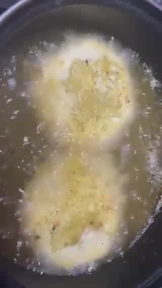 صورة لخطوة 6 من وصفة برجر الدجاج المحشي 😋😋