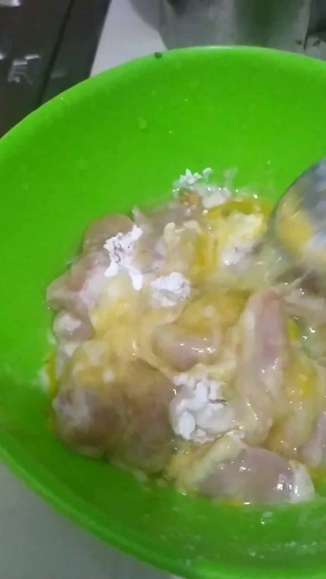 Foto langkah ke 2 dari resep Ayam Cabai Garam.