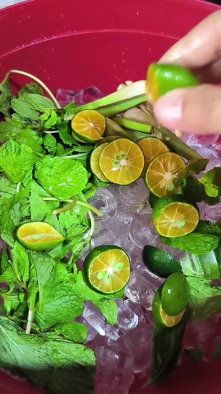 Gambar langkah 2 resipi Soda herbs.