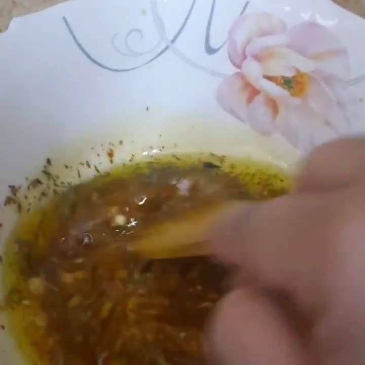صورة لخطوة 3 من وصفة صينية الدجاج بالبطاطس في الفرن بتتبيلة لذيذة 🥔🥔🍗🍗