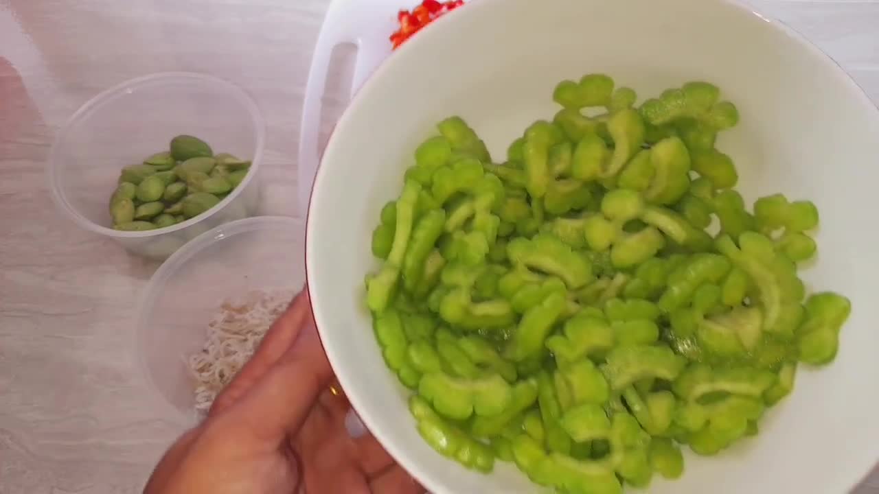 Foto langkah ke 5 dari resep Tumis Pare Petai dan Teri.