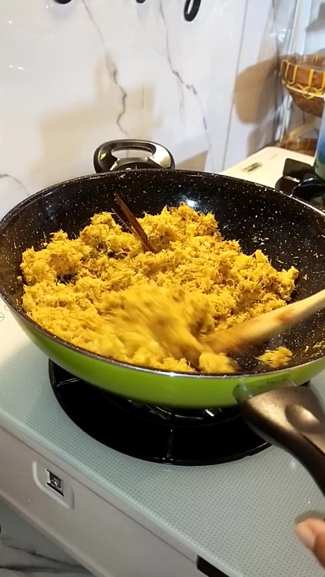 Foto langkah ke 4 dari resep Serundeng Ampas Kelapa.