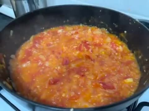 Foto langkah ke 5 dari resep Holly's fav: Tomato Pasta, dimasak pake fresh tomato.