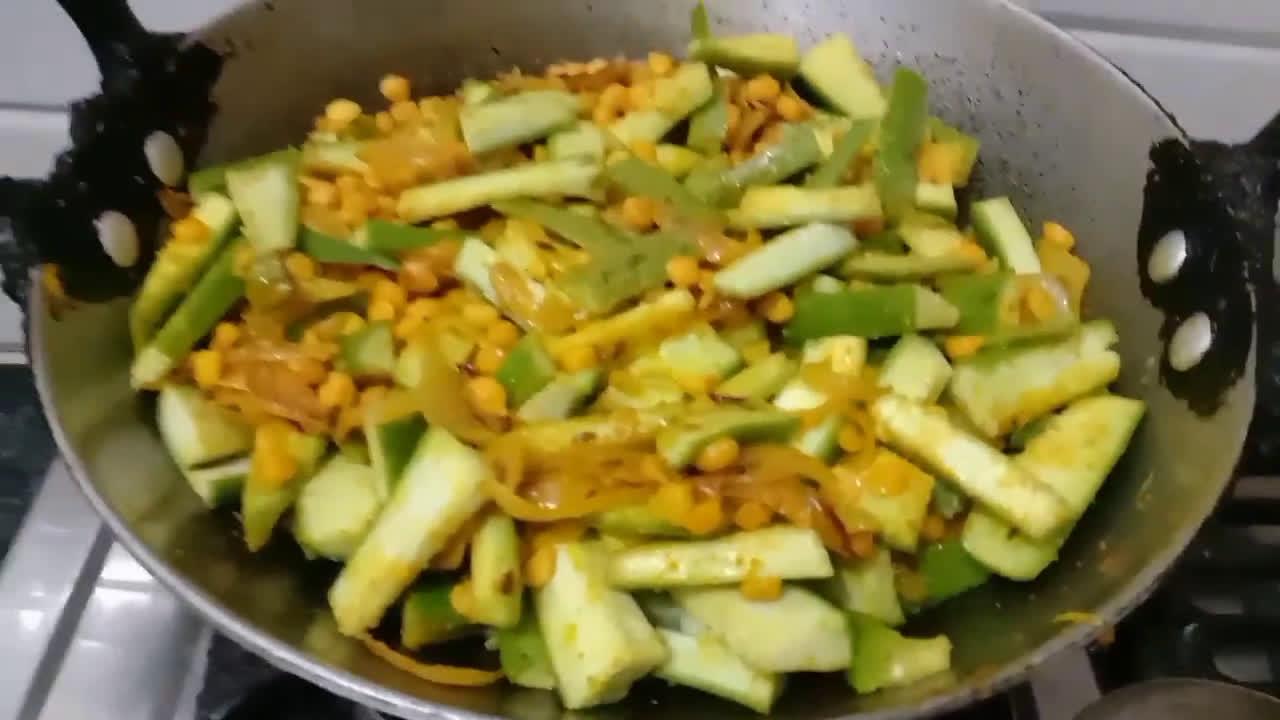 तोरई चना दाल सब्जी (Torai chana dal sabzi recipe in hindi) रेसिपी चरण 5 फोटो