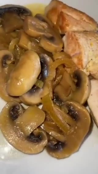 Foto del paso 5 de la receta: Solomillo de pavo 🦃 a la naranja con champiñones