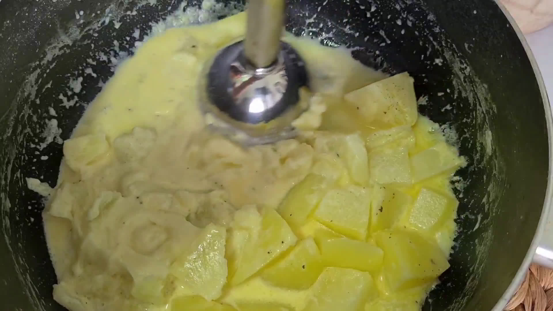 A picture of step 3 of Easy KFC style Mashed Potatoes & Gravy.
