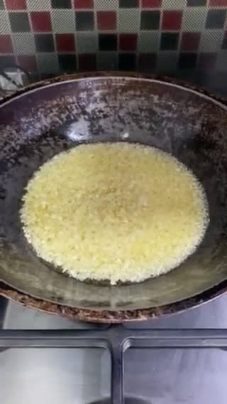 Foto langkah ke 2 dari resep Minyak Bawang Putih.