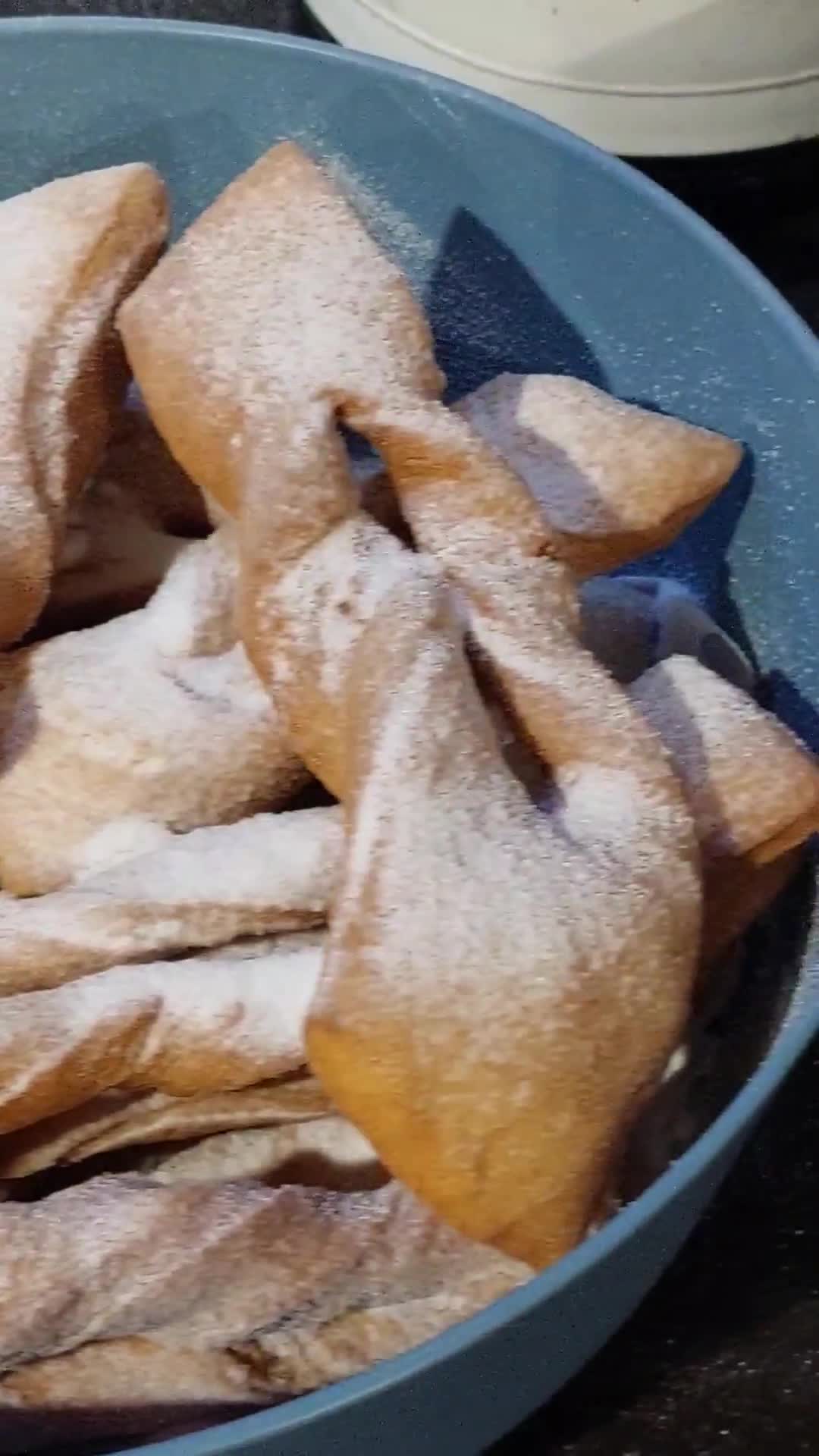 Foto del paso 5 de la receta: Calzones Rotos Crujientes y Esponjosos