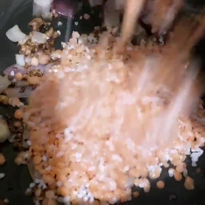 صورة لخطوة 2 من وصفة المعدوس (العدس الاصفر) 🍲 وجبة الشتاء