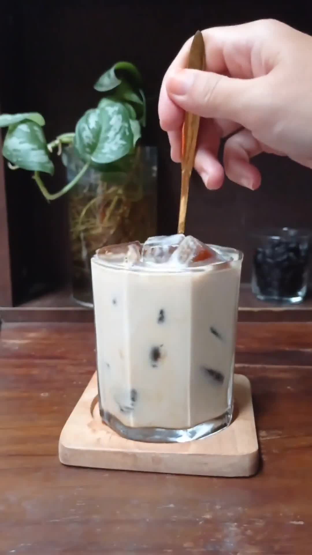 Foto langkah ke 3 dari resep Coffee Cube Latte.