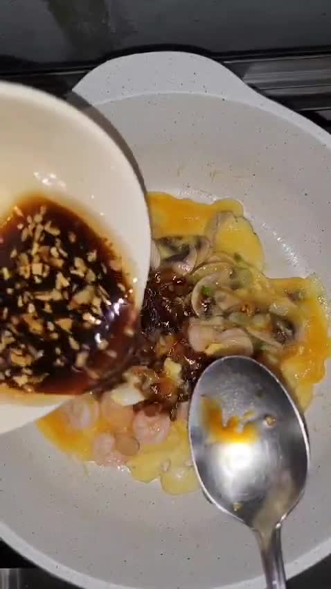 Foto langkah ke 5 dari resep Nasi Telur Hongkong (Chiffon Egg Rice).