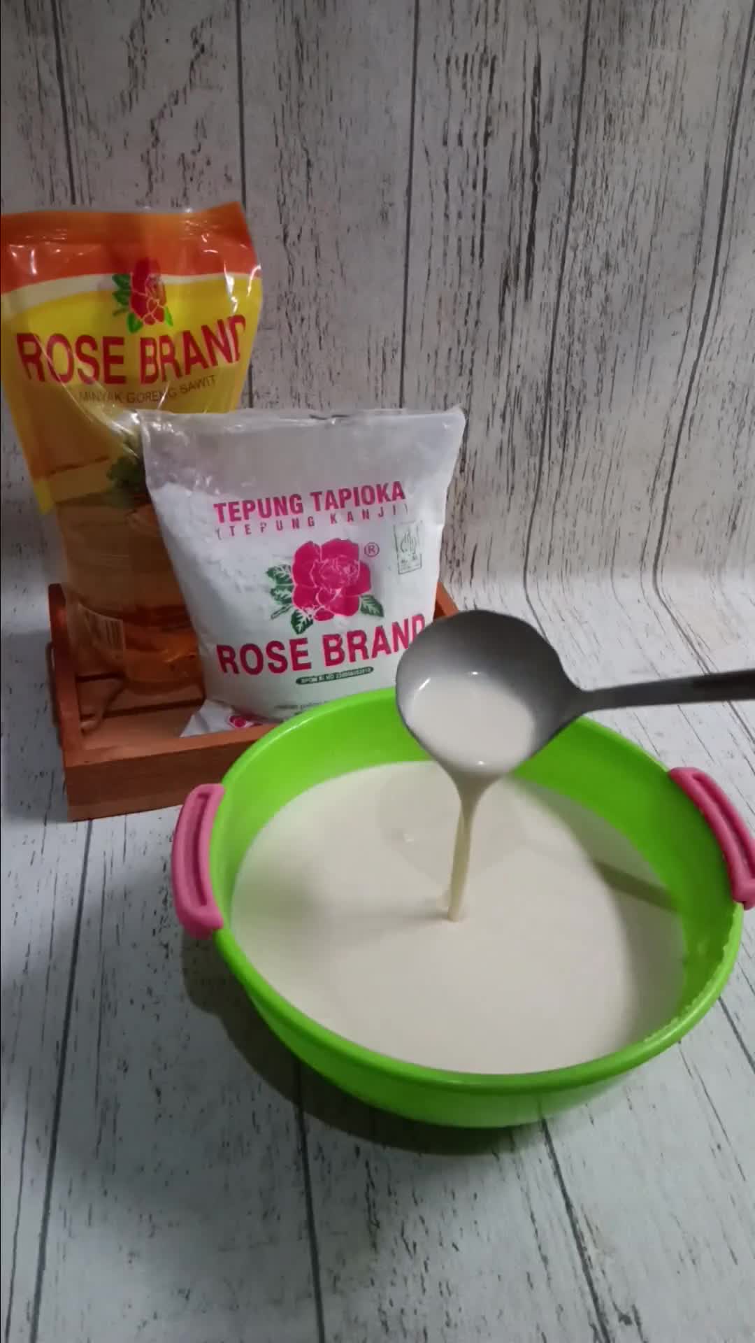 Foto langkah ke 7 dari resep Risoles rogout sayur lipat amplop dan segitiga.
