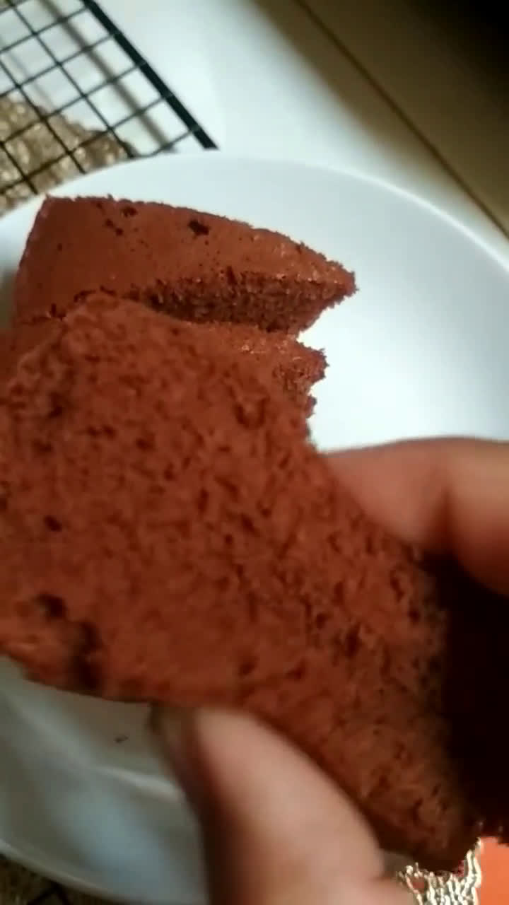 Foto langkah ke 5 dari resep Bolu coklat kismis.