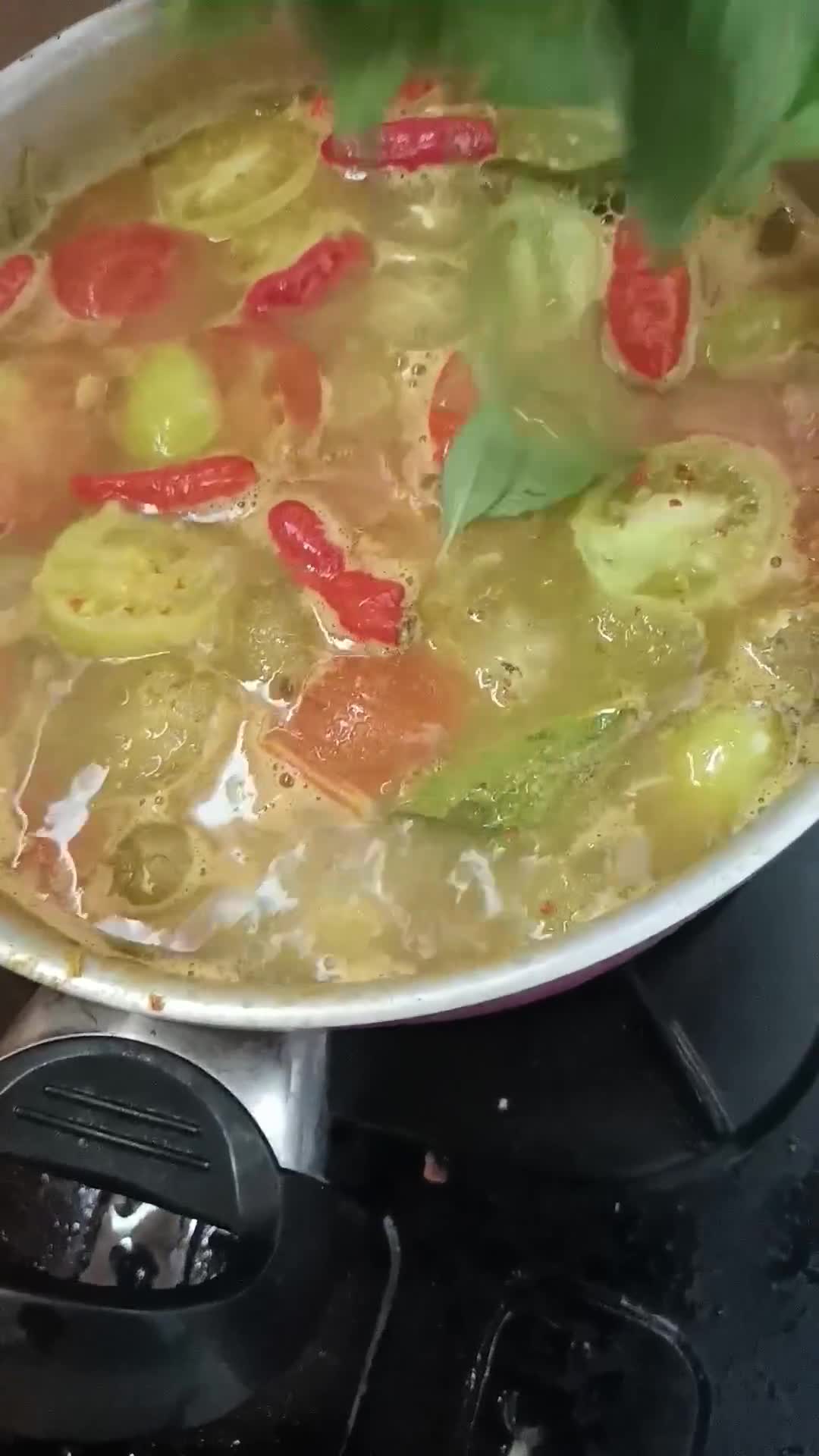 Foto langkah ke 3 dari resep Ikan Kuah Asam Kemangi.