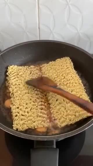 Foto langkah ke 3 dari resep Indomie kuah KW.