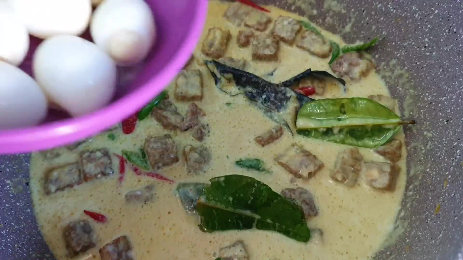 Foto langkah ke 3 dari resep Telur Puyuh Kunyit Terasi.