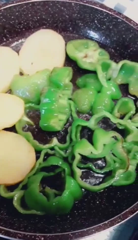 صورة لخطوة 5 من وصفة تبسي خضار ولا ألذ 🙈😋