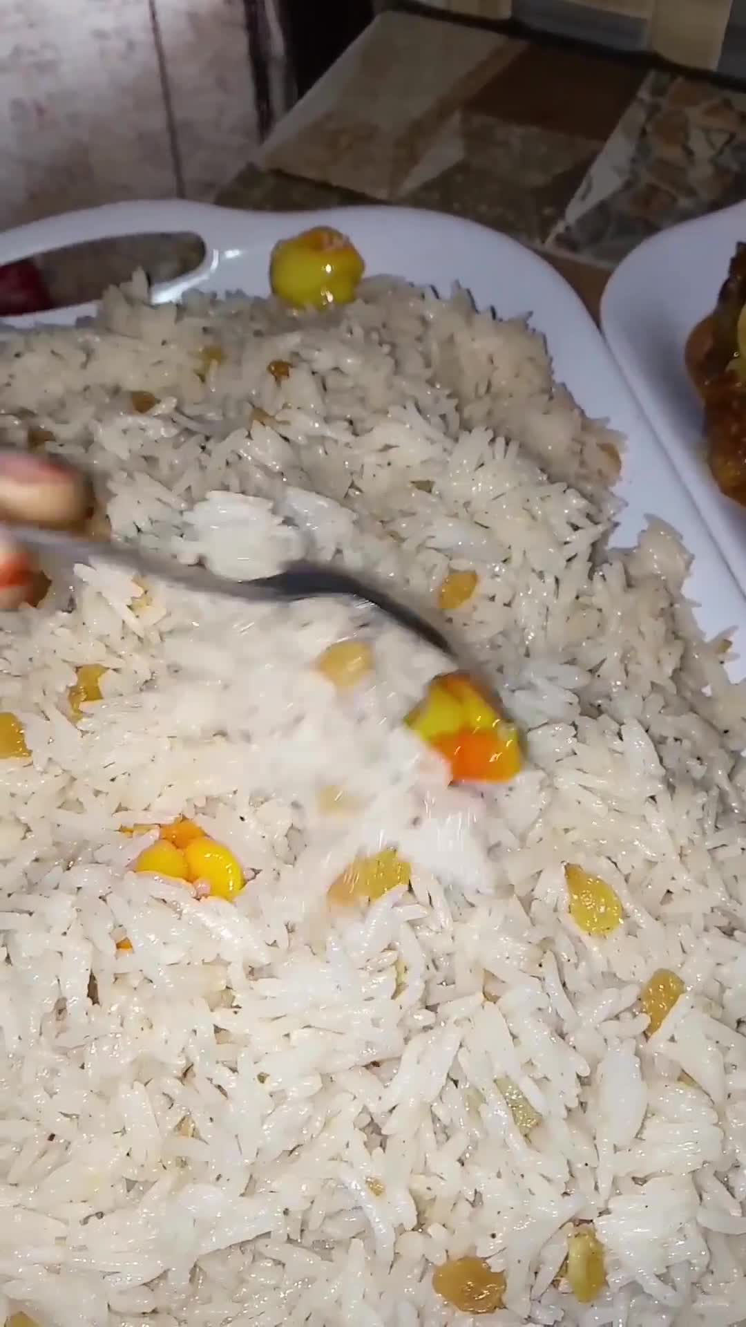 Shinkafa me inibi (White raisin jollop)matakin girki3 hoto