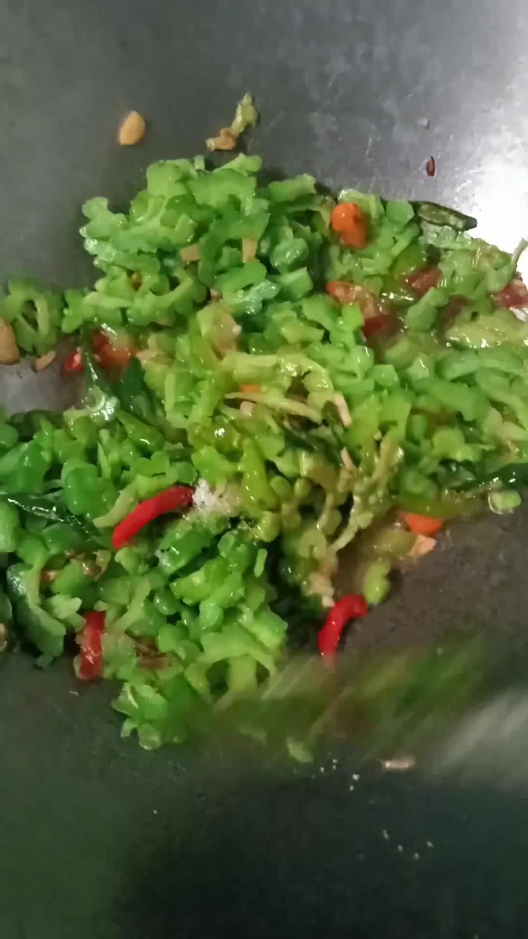Foto langkah ke 3 dari resep Tumis Pare Teri.