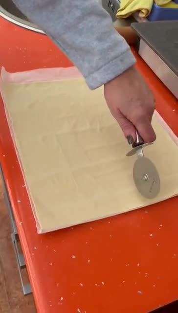 Foto del paso 2 de la receta: Croissant de hojaldre con chocolate