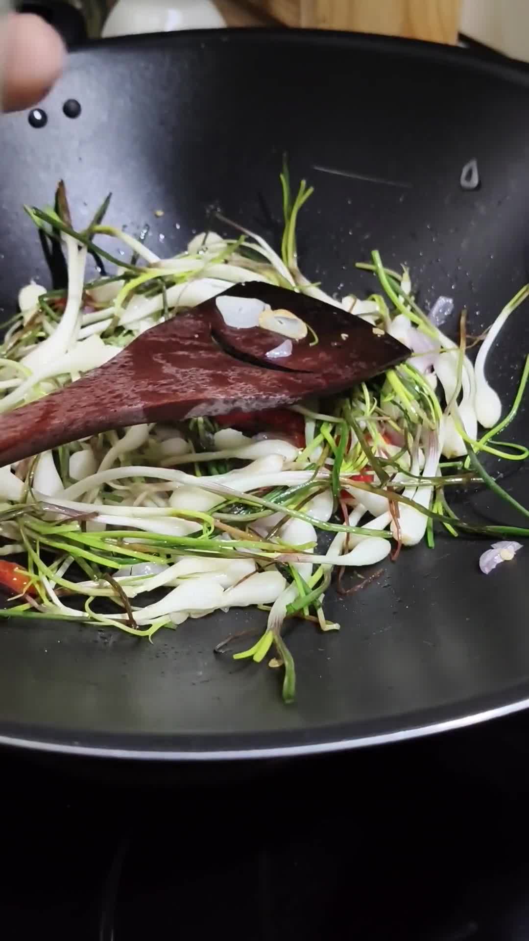 Foto langkah ke 5 dari resep Lengkio Tumis Kecap.