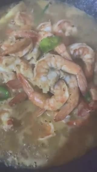 Foto langkah ke 2 dari resep Udang saus tiram pedas.