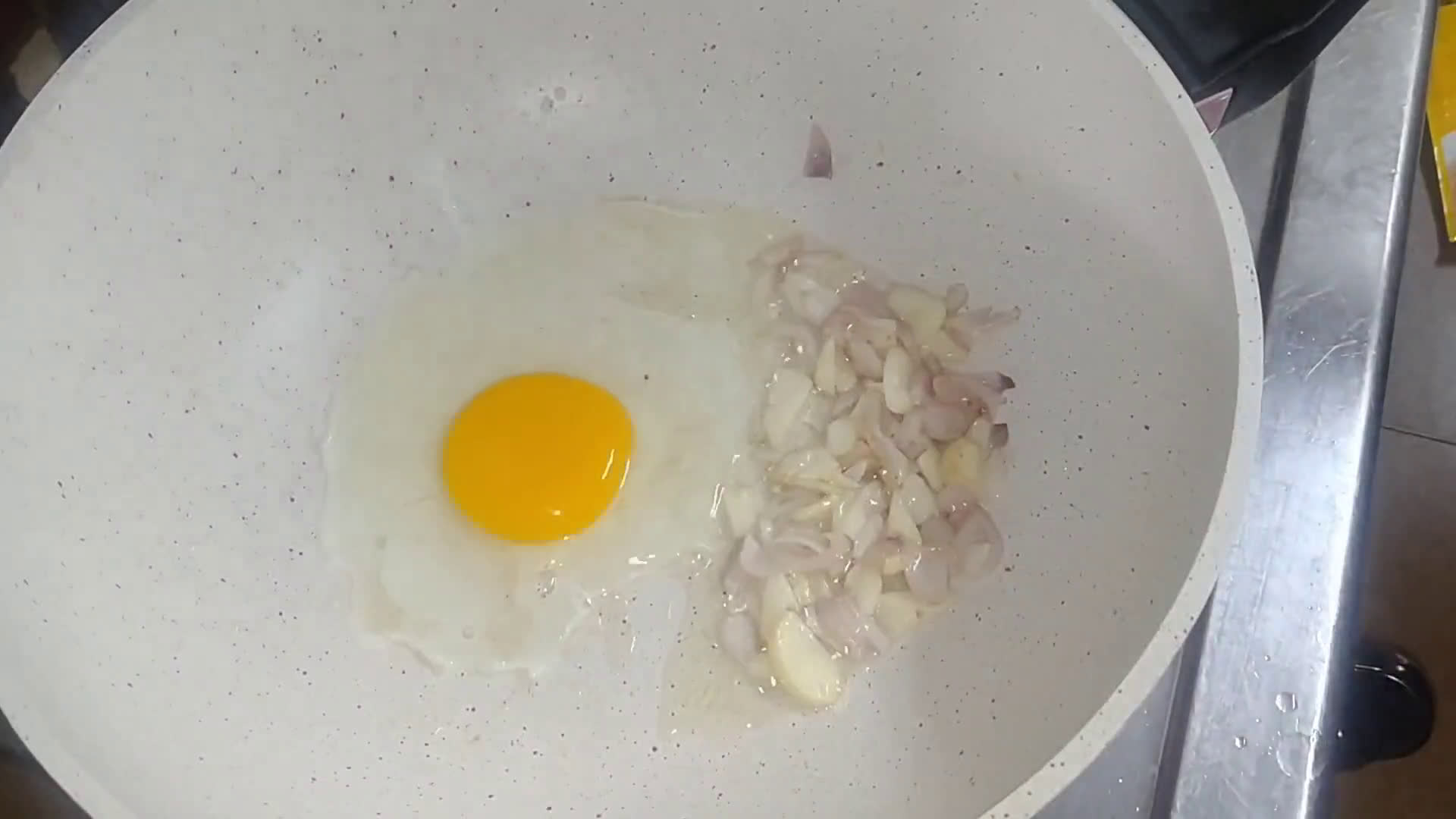 Foto langkah ke 1 dari resep 176. 🍳Nasi Goreng Telur 🍳.