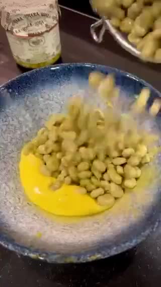 Foto del paso 2 de la receta: Ensaladilla de habitas y pulpo