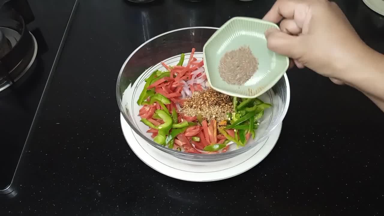 A picture of step 2 of Noodles pakora.