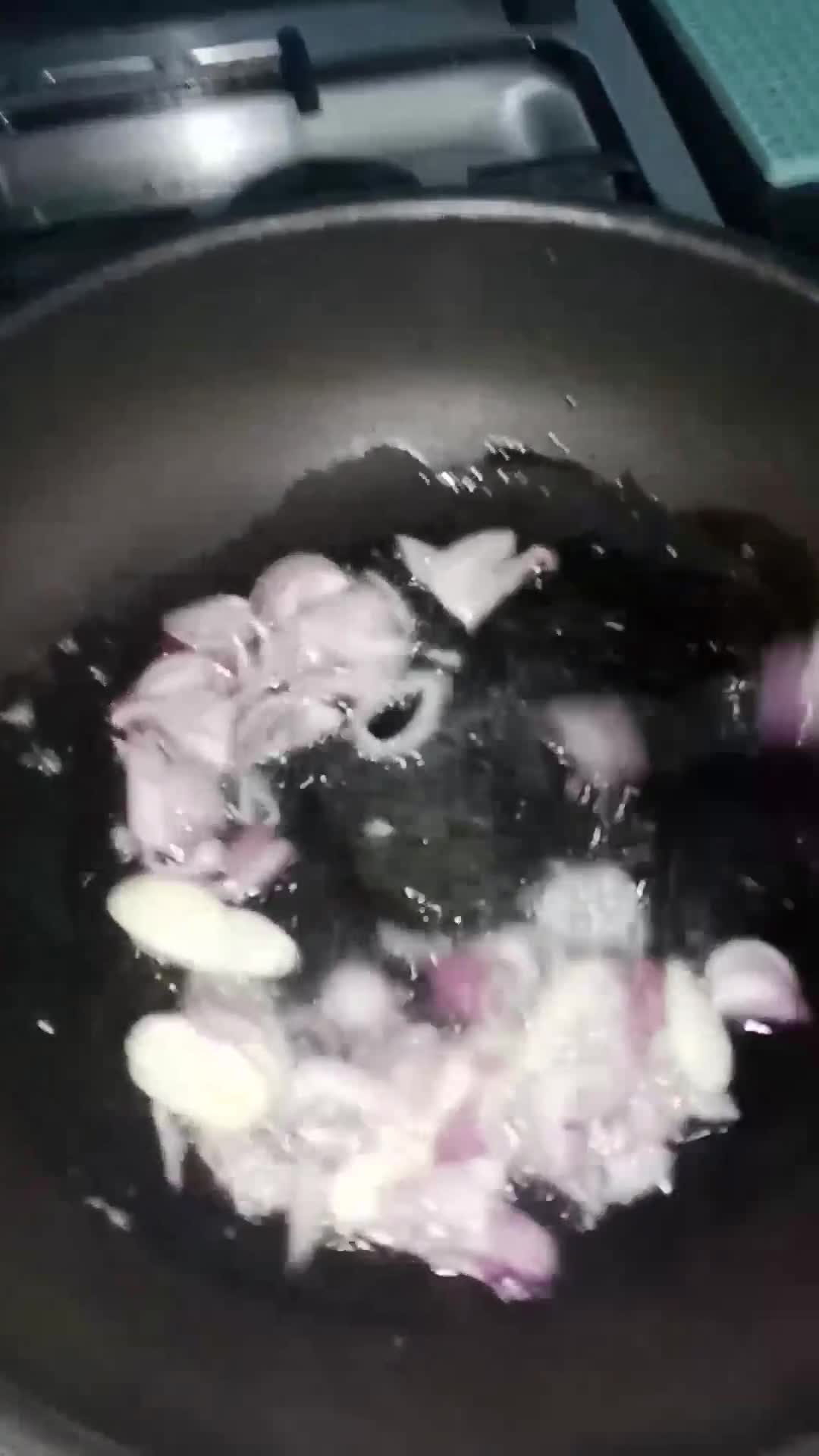 Foto langkah ke 2 dari resep Sarden Telur Ceplok Petai.