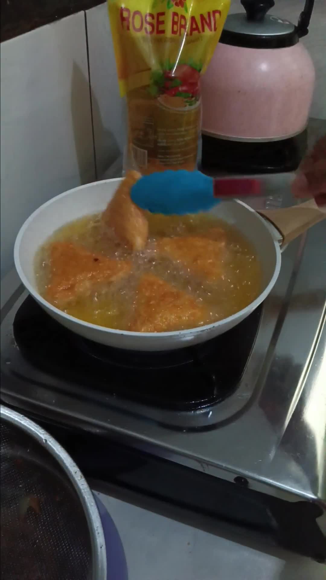 Foto langkah ke 15 dari resep Risoles rogout sayur lipat amplop dan segitiga.