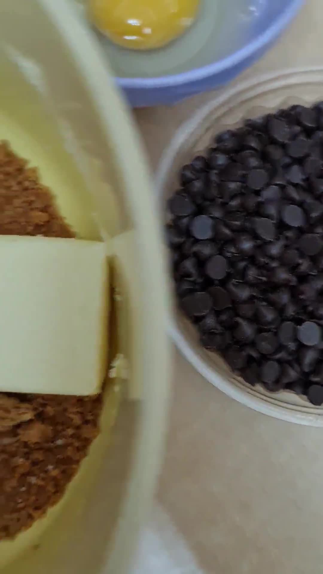 Foto del paso 1 de la receta: Cookies doble chocolate 🇺🇸 "Dark chocolate chocolate chip" copycat cookies Levain Bakery®