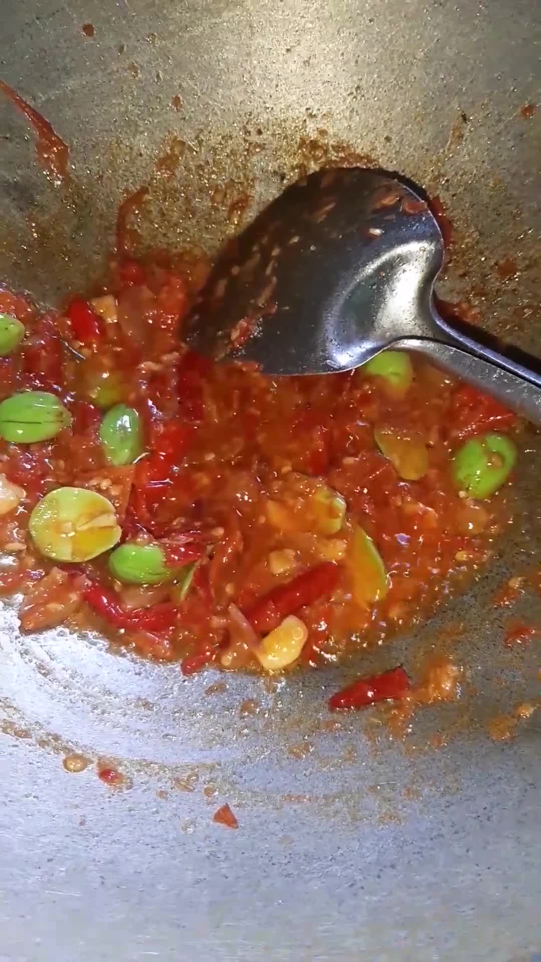 Foto langkah ke 7 dari resep Sambal terong pete.