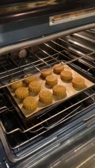 Hình bước làm 11 của món Bánh nướng Trung Thu 🥮 Homemade mooncake