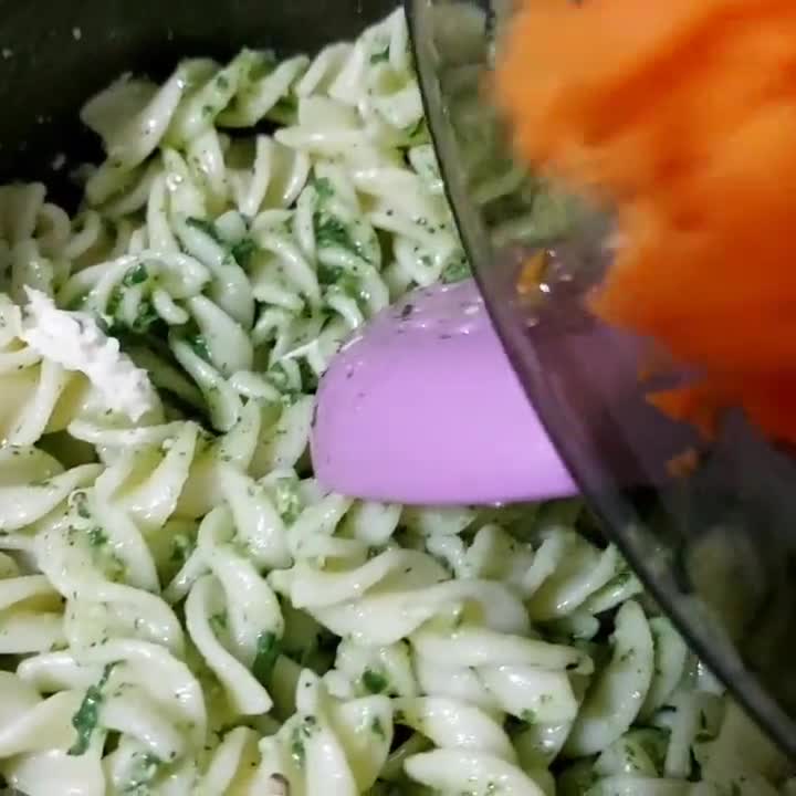 صورة لخطوة 3 من وصفة مكرونة سلاد بصوص البيستو 🍝