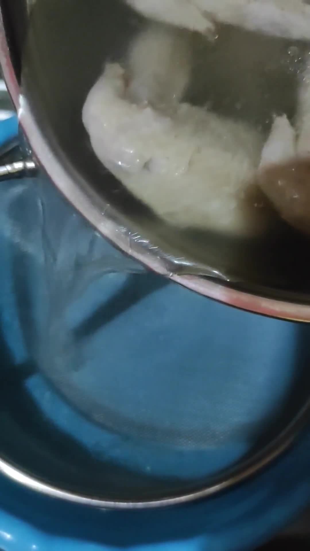 Foto langkah ke 2 dari resep Sup Krim Kacang Merah Sayap Ayam.