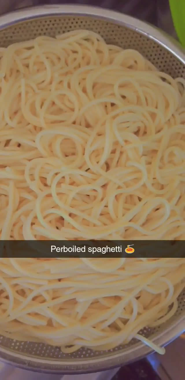 A picture of step 1 of Easy jollof spaghetti.