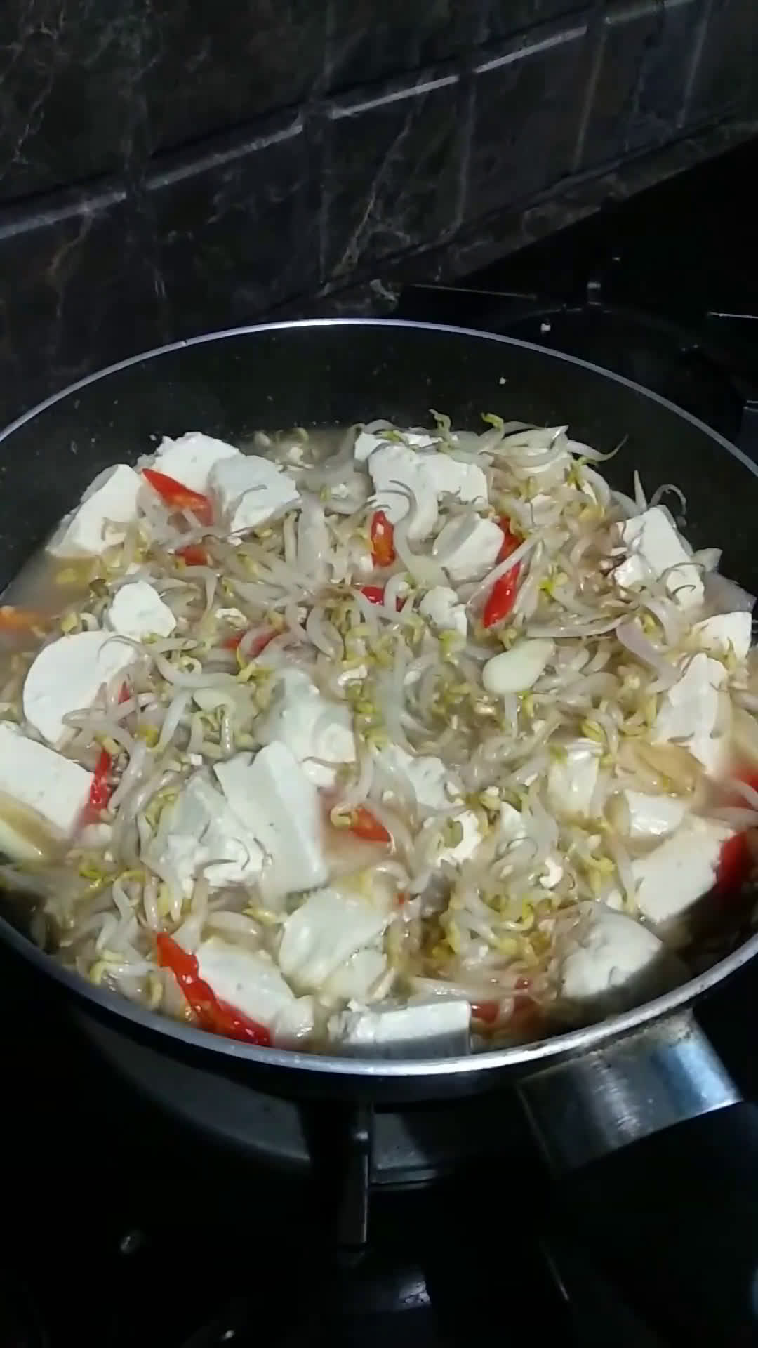Foto langkah ke 3 dari resep Tumis touge tahu.