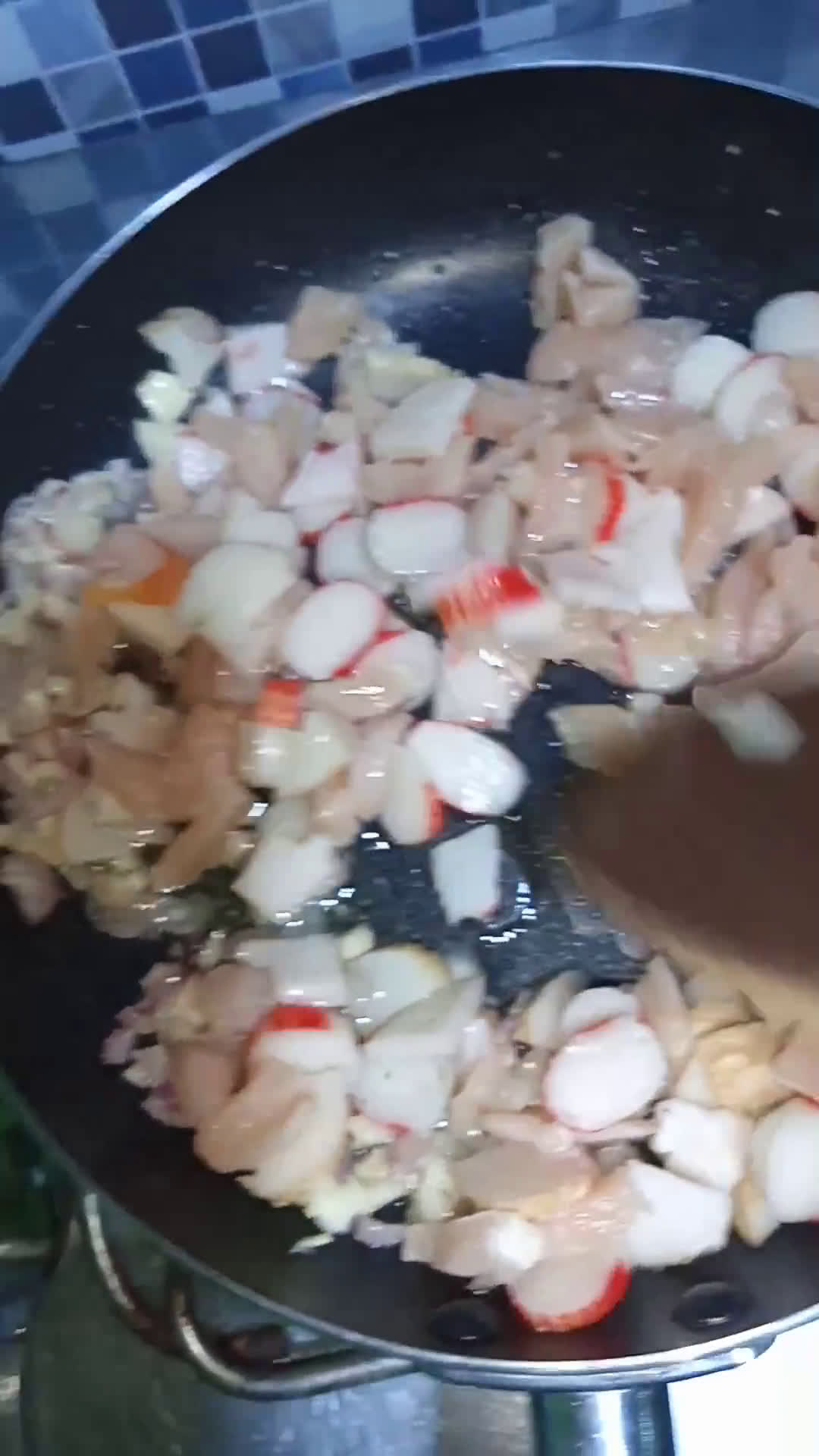 Foto langkah ke 3 dari resep Tumis Baso Seafood.
