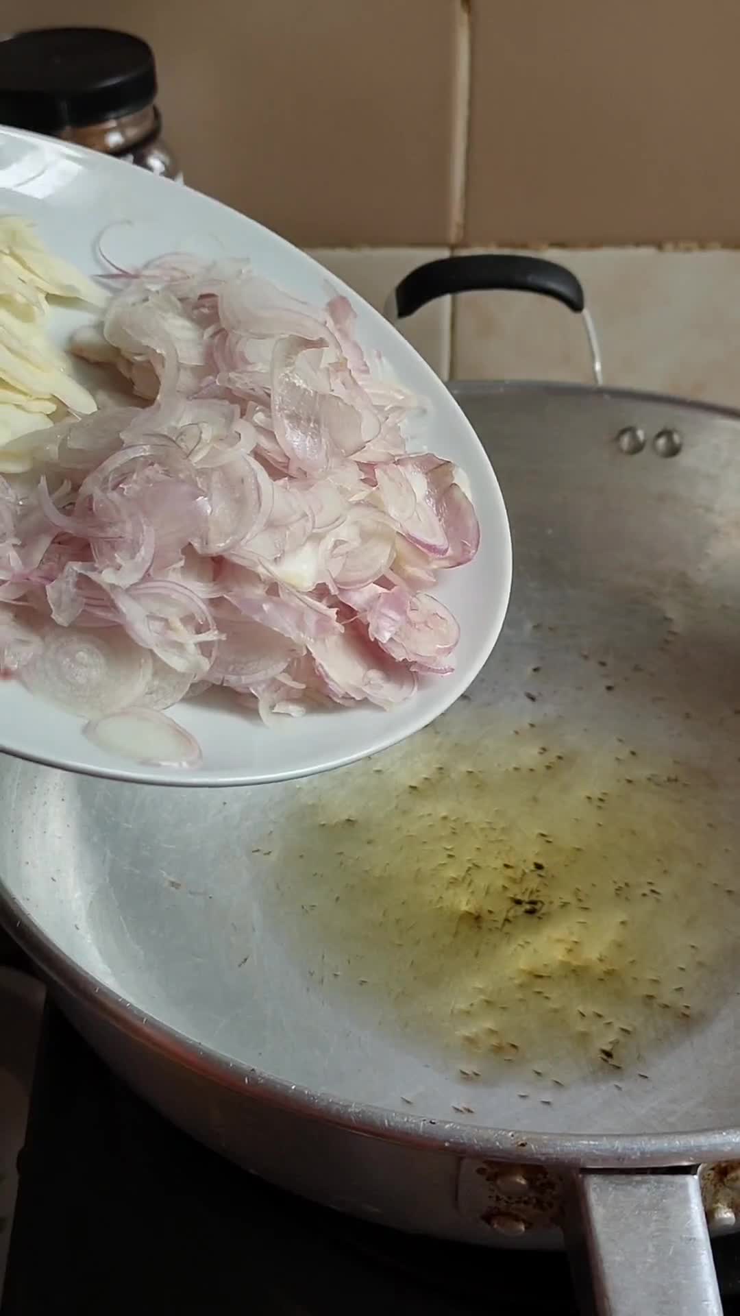 Gambar langkah 6 resipi Rendang Ayam.